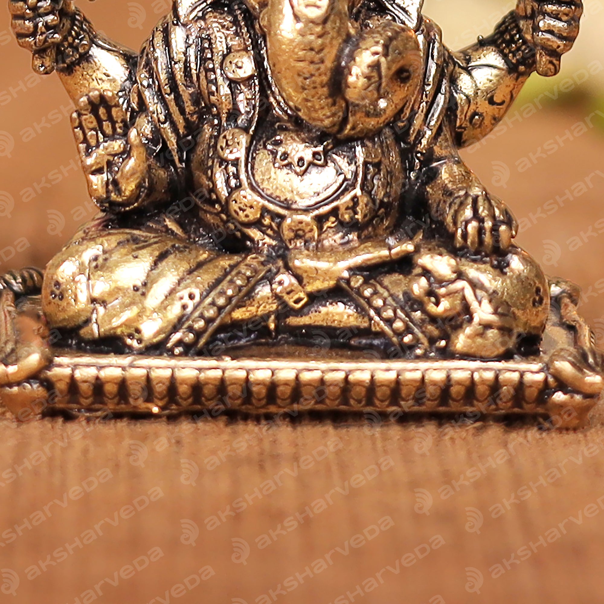 Intricate Brass Dagdusheth Ganpati Murti | 2 Inches – Aksharveda
